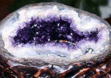 紫水晶洞的風(fēng)水作用以及擺放