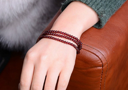 女人石榴石戴哪只手