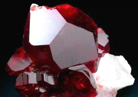 石榴石什么顏色的最好