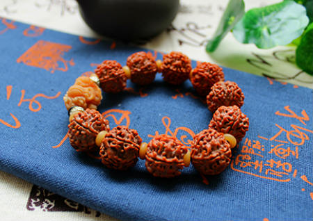 金剛菩提手串配飾什么好