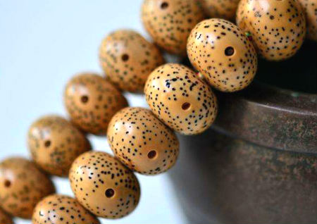 男子佩戴星月菩提好處