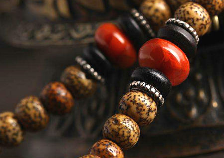 男子佩戴星月菩提好處