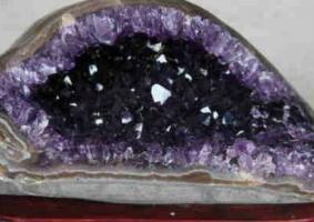 紫水晶洞的風(fēng)水作用以及擺放