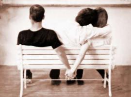 容易陷入三角戀的八字特征