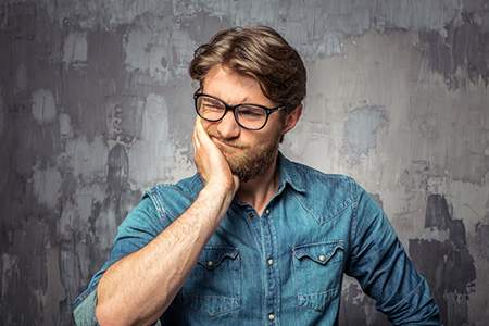 眼窩深陷的人色心重_色心太重的面相