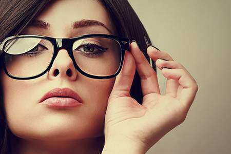 女人眼睛凸長(zhǎng)壽_女人眼睛凸的面相