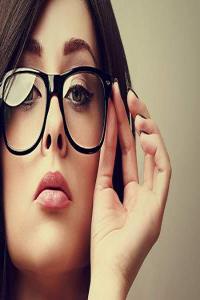 女人眼睛凸長壽_女人眼睛凸的面相