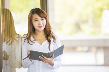 2008年屬鼠男2024年財運尚早，有規(guī)劃不會亂花錢