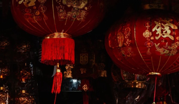 過年掛燈籠有什么講究掛多長時間 過年掛紅燈籠的寓意