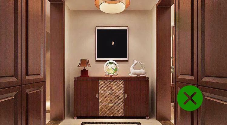 正對(duì)入門玄關(guān)掛什么畫好