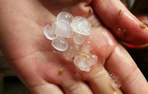 夢(mèng)見(jiàn)下冰雹了是什么預(yù)兆 原版周公解夢(mèng)