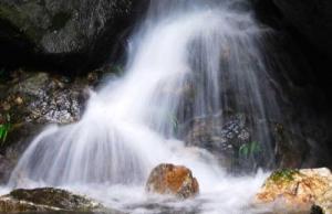 澗下水命的女孩和什么命相配