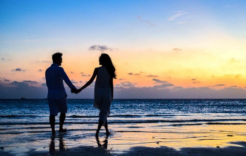 劫財格男命和比肩格女命合嗎？