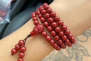 五行喜土的女生適合戴朱砂嗎