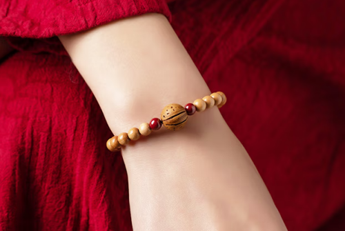 84年鼠可以長(zhǎng)期戴哪些首飾