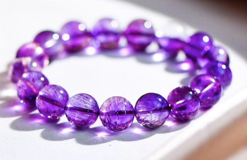 屬羊的人佩戴什么飾品最好 屬羊的人佩戴什么飾品最好