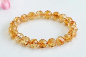 屬龍的人佩戴什么最好