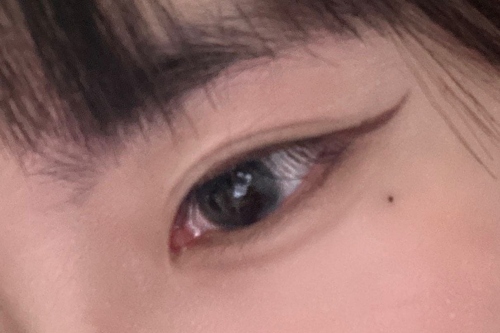 女人右眼下方有痣代表什么