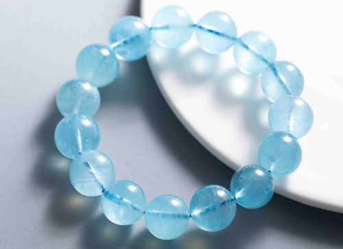 石榴木命的女人戴什么首飾