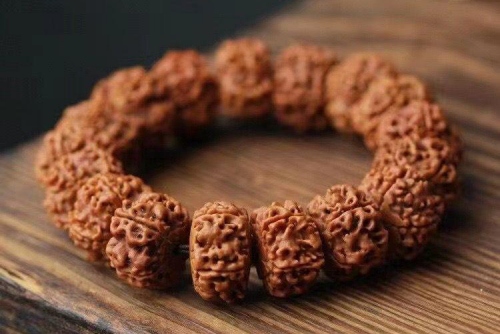 不適合戴菩提的屬相女