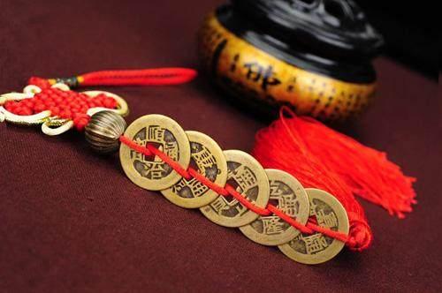 女人佩戴五帝錢的講究