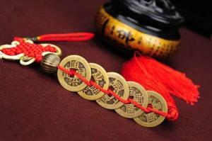 女人佩戴五帝錢的講究