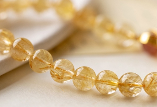 1985屬牛佩戴黃水晶好嗎