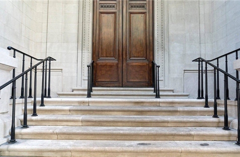 門對(duì)著樓梯口好不好有什么破解方法